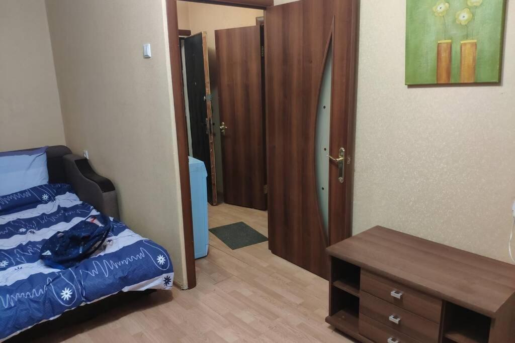 Small Apartment For 2 Kiev Exterior photo