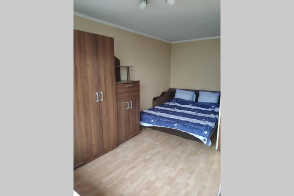 Small Apartment For 2 Kiev Exterior photo